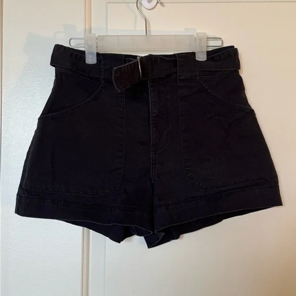 Hollister Ultra High Rise Belted Mom Short 3" - Picture 3 of 9